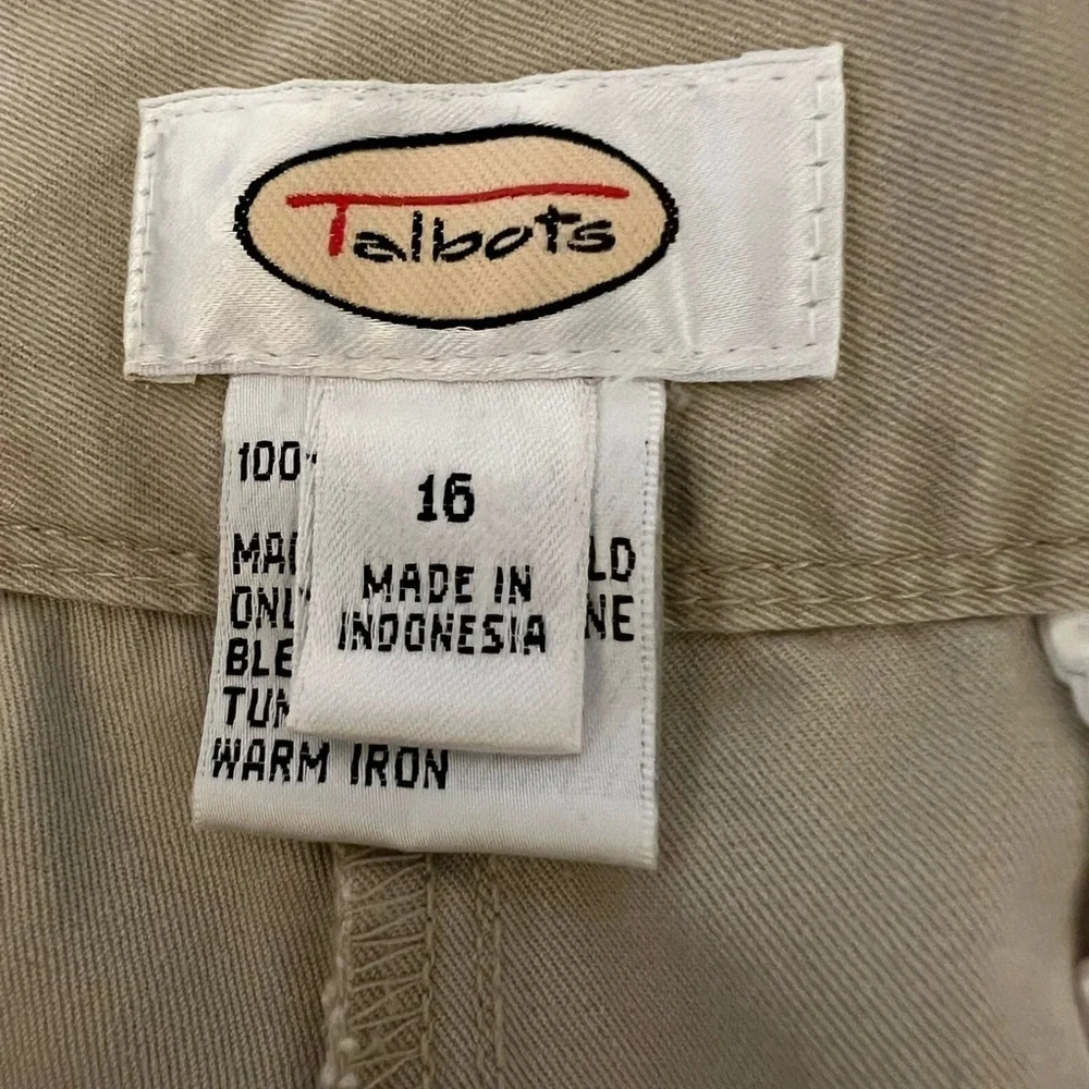 TALBOT’S TAN COTTON SHORTS. FLY FRONT WITH HOOK AND BAR CLOSURE